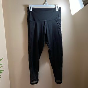 Victoria’s Secret/Pink cropped leggings🌟